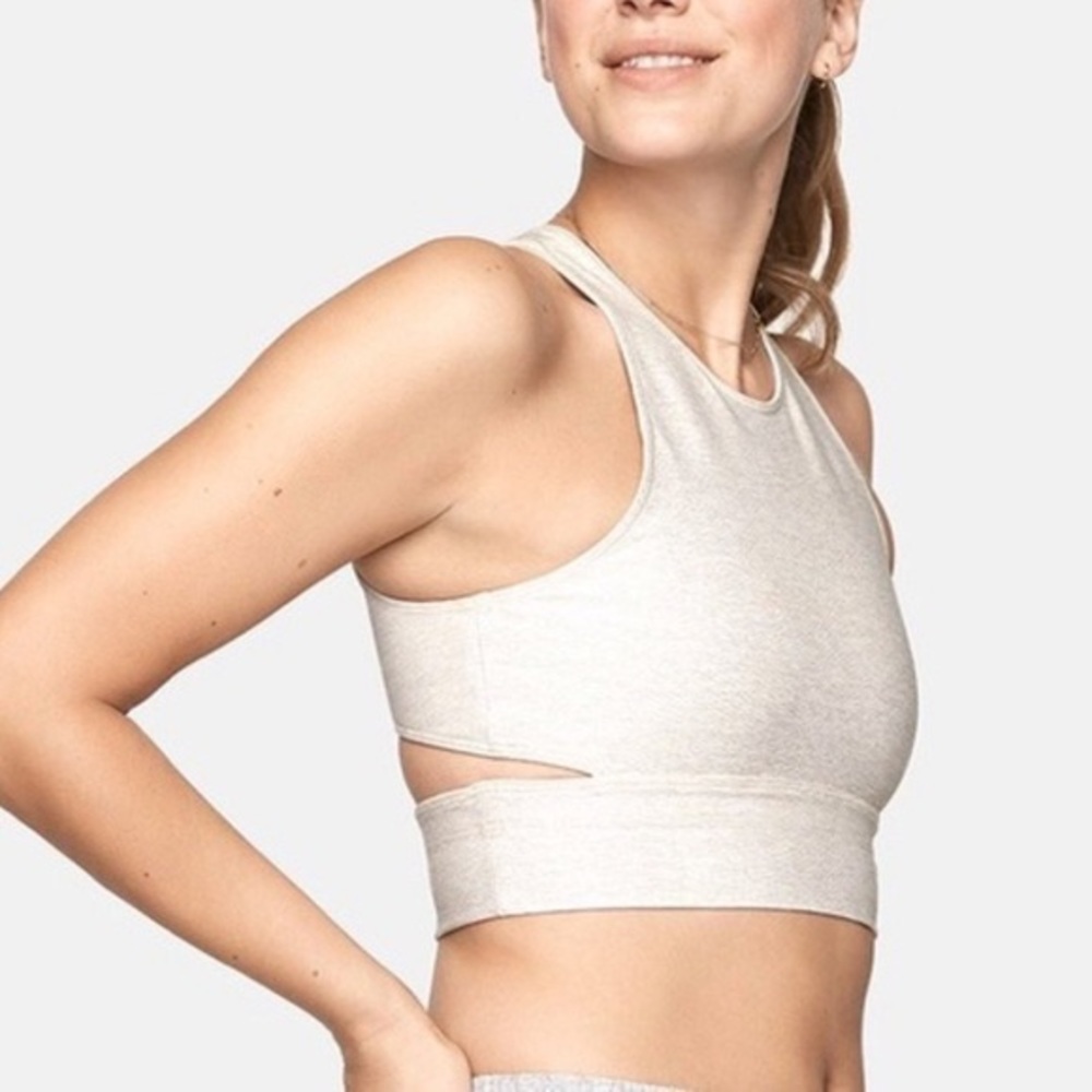 Outdoor Voices Slashback Crop in Oatmeal and Navy Medium